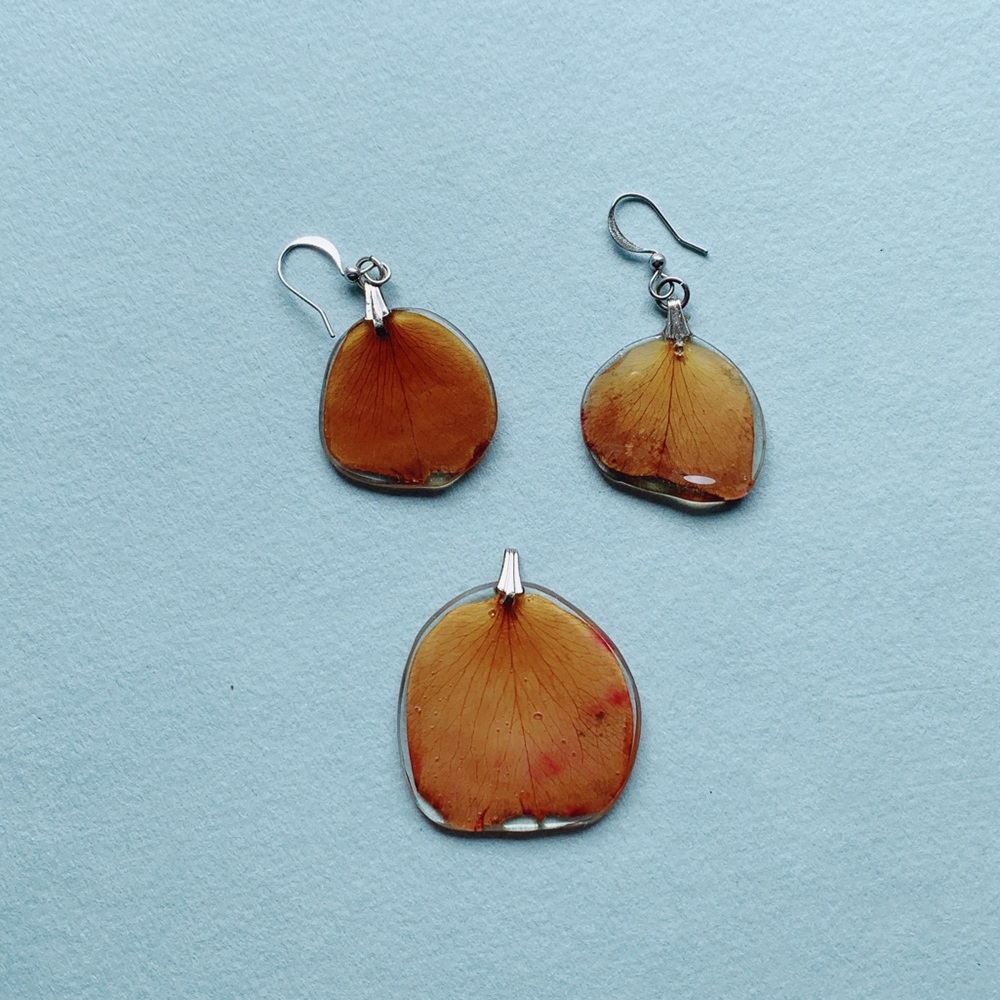 🍂 Handmade ✨ Leaf Resin Earrings and Pendant Set